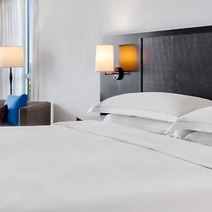 Ocean Front Walk out 1 King Bed K1TF